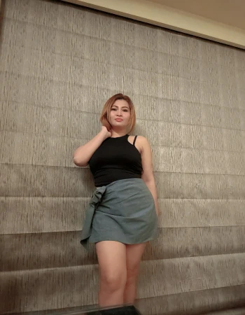 Modern Vastrapur escort enjoying peaceful private indoor time